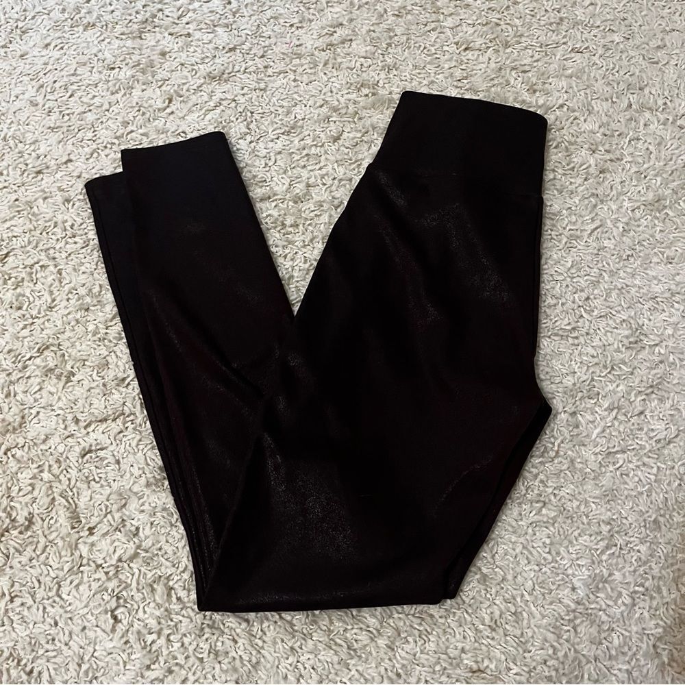 assets by spanx faux leather leggings size medium